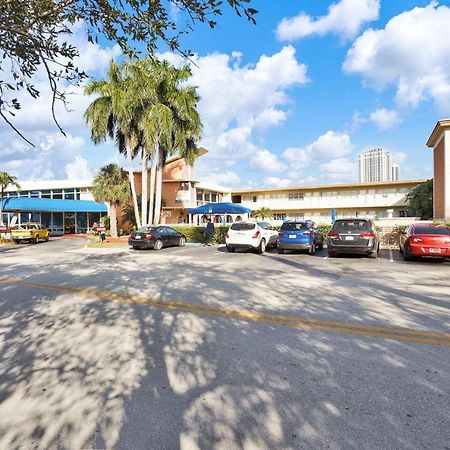 Private Hallandale Beach Studio Wbath Walking Distance To The Beach Pool Free Parking Zewnętrze zdjęcie