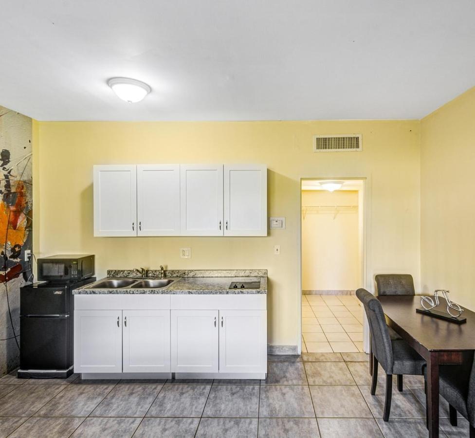 Private Hallandale Beach Studio Wbath Walking Distance To The Beach Pool Free Parking Zewnętrze zdjęcie