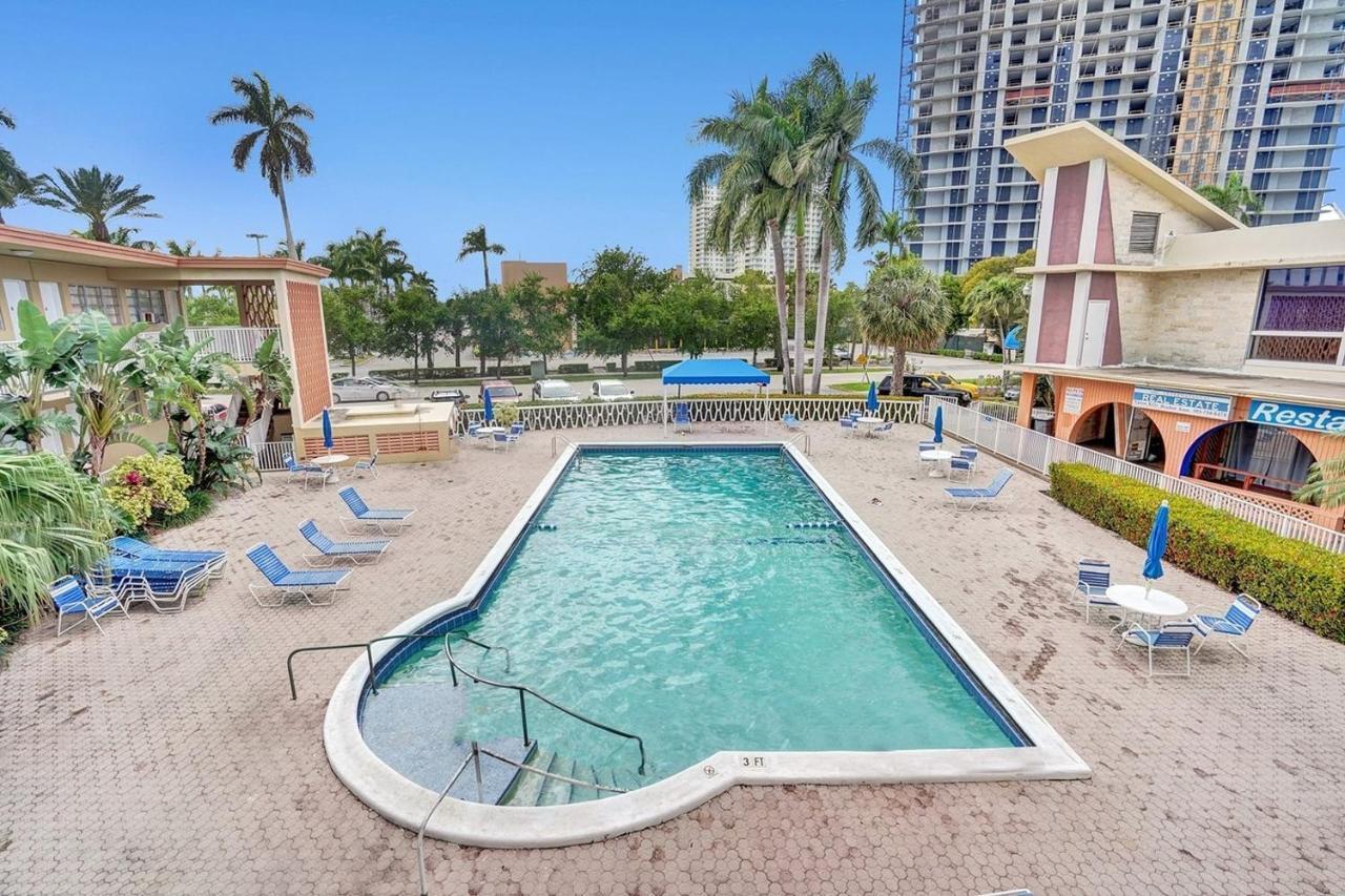 Private Hallandale Beach Studio Wbath Walking Distance To The Beach Pool Free Parking Zewnętrze zdjęcie