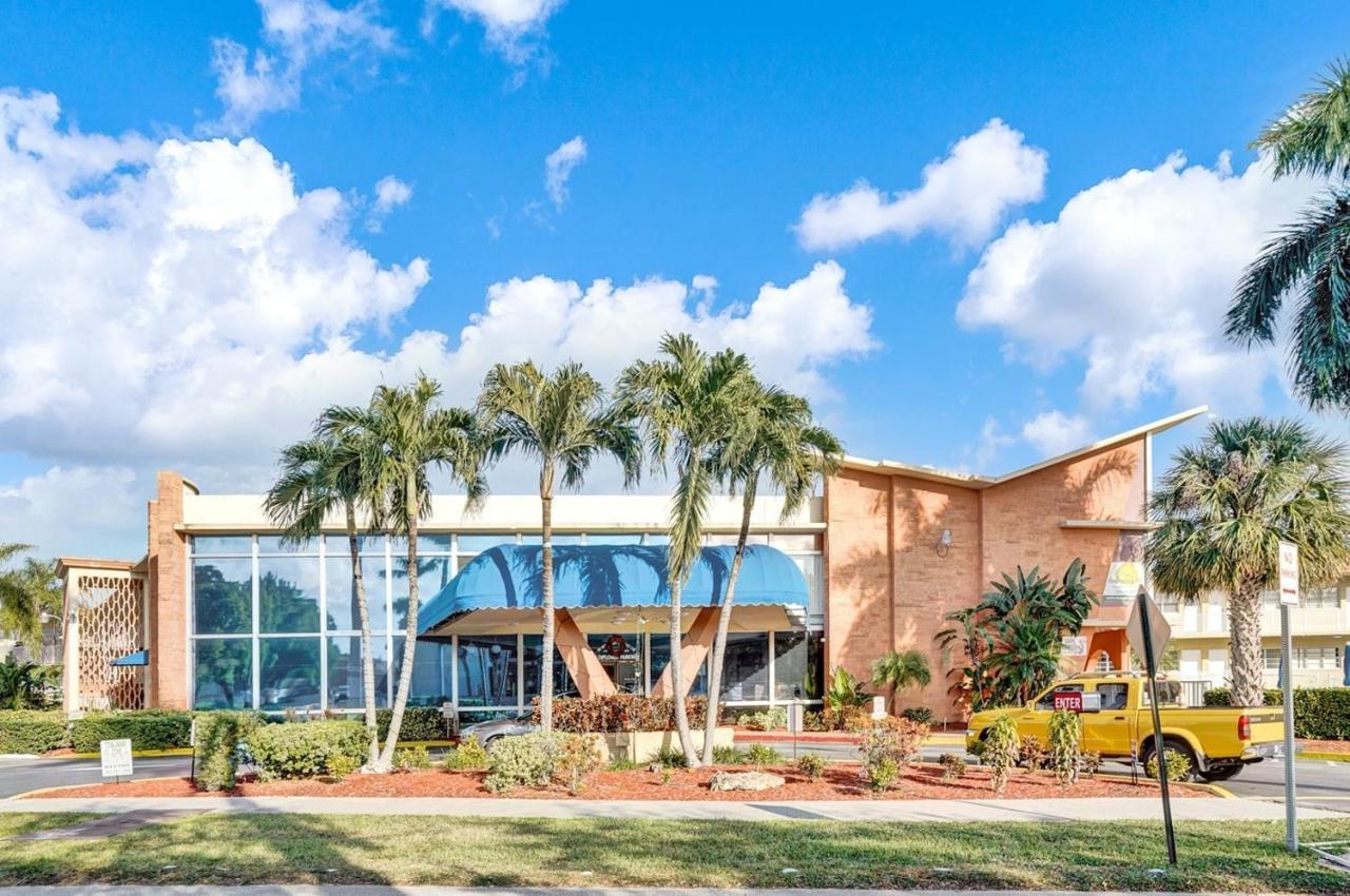 Private Hallandale Beach Studio Wbath Walking Distance To The Beach Pool Free Parking Zewnętrze zdjęcie