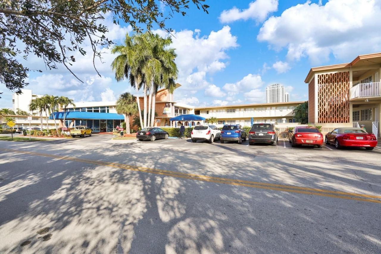 Private Hallandale Beach Studio Wbath Walking Distance To The Beach Pool Free Parking Zewnętrze zdjęcie